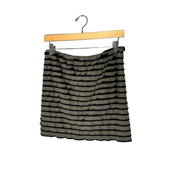 Studio M Black and Gray Flutter Skirt Size Small - Picture 1 of 6